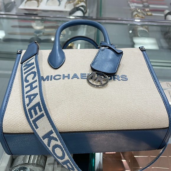 Michael Kors Mirella Small Shopper Top Zip Logo Crossbody XBODY Bag MK
Denim
NWT - Picture 7 of 16